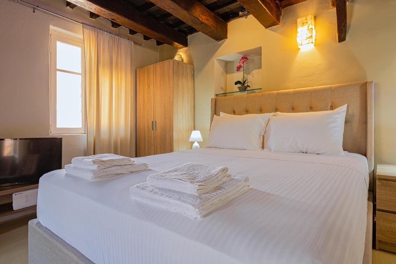 Ydragogeio Rooms Old Town La Canea Esterno foto